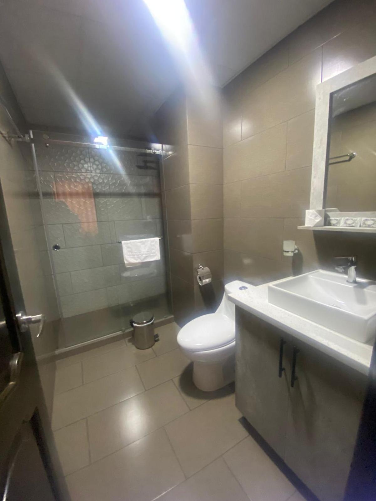 Stelar Hostal Куэнка Экстерьер фото